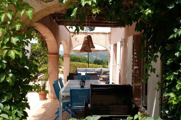 barbecue à gaz extérieur