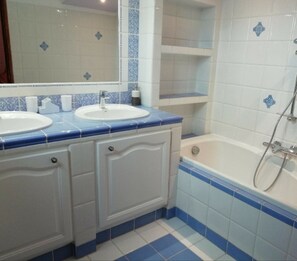Combined shower/tub, hair dryer, towels, toilet paper