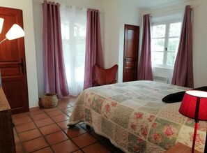 3 bedrooms, iron/ironing board, travel crib, free WiFi