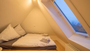 2 bedrooms, WiFi, bed sheets