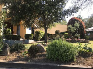 Front of property - Hostal Esteba (Caldes de Malavella)