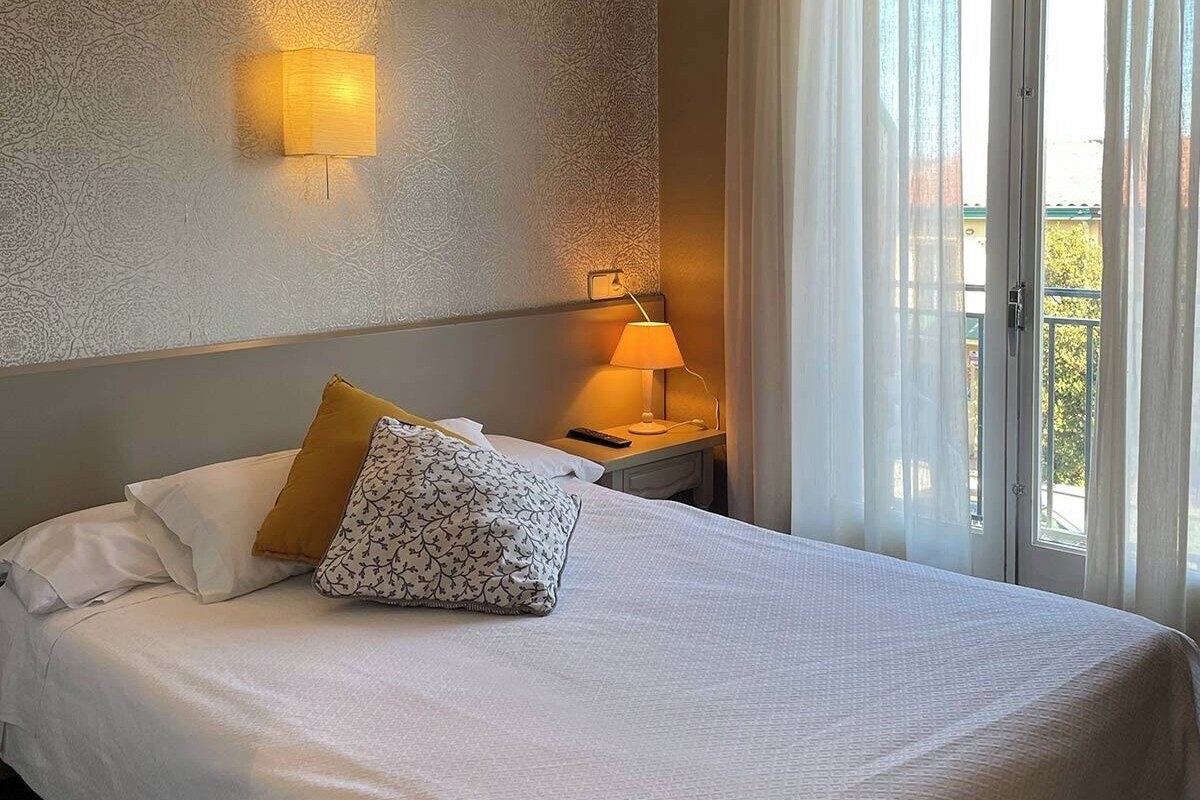 Cots/infant beds, free WiFi, bed sheets