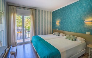 Comfort Double Room | Cots/infant beds, free WiFi, bed sheets - Hostal Esteba (Caldes de Malavella)