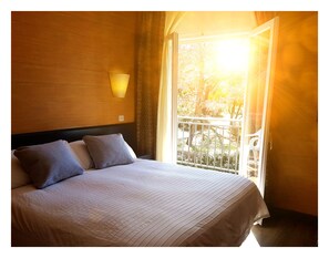 Berços (sobretaxa), Wi-Fi de cortesia, roupa de cama