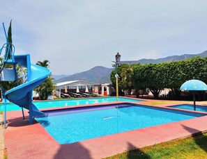 Outdoor pool, open 9:00 AM to 6:00 PM, sun loungers