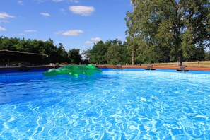 حمّام سباحة خارجي