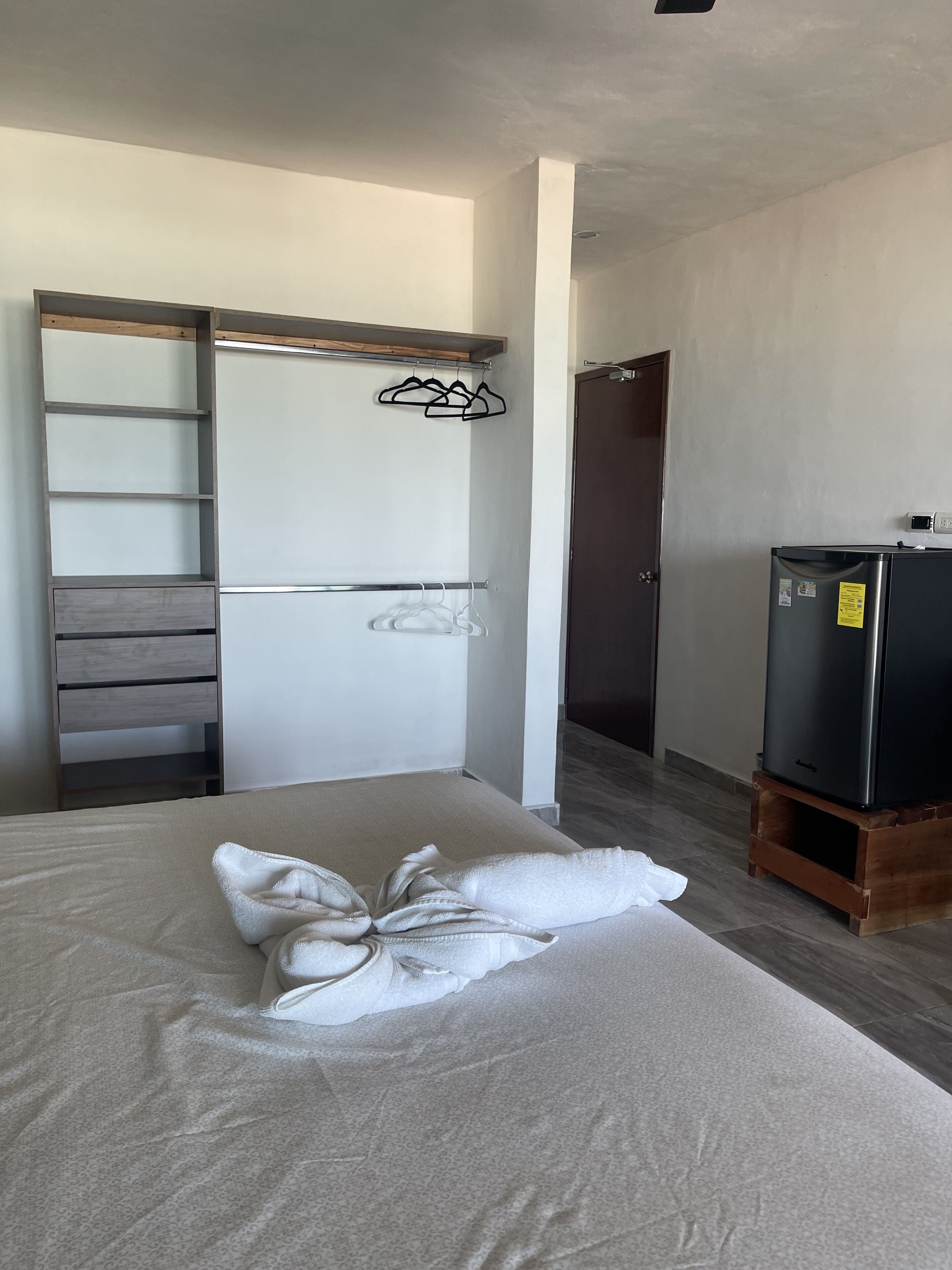 comfort room, 1 king bed, sea view | individually decorated, individually furnished, laptop workspace