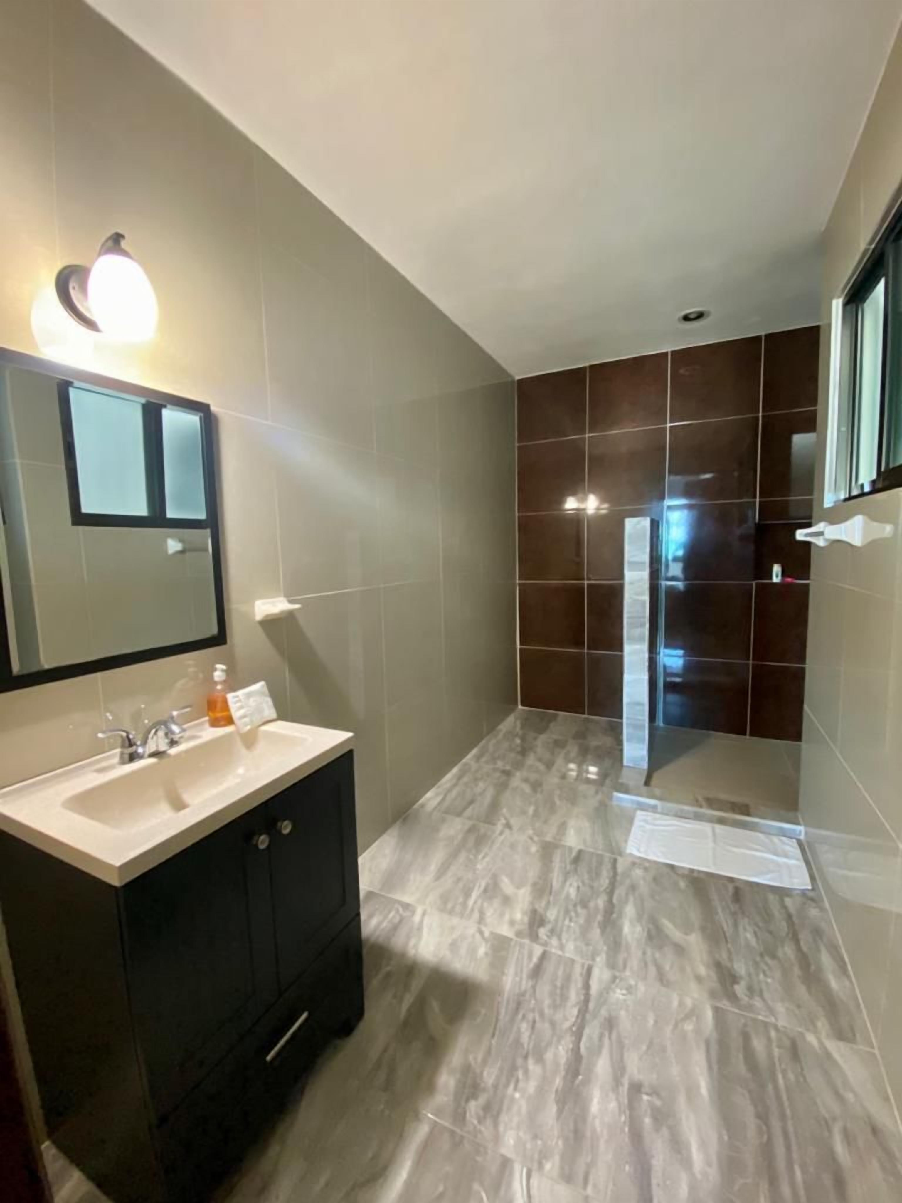 family quadruple room | bathroom | shower, free toiletries, towels