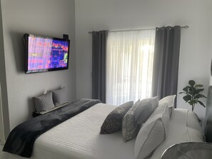 3 habitaciones, escritorio, tabla de planchar con plancha y wifi gratis