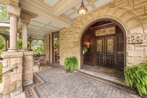 Property entrance - The Mayors Mansion Inn (Chattanooga)