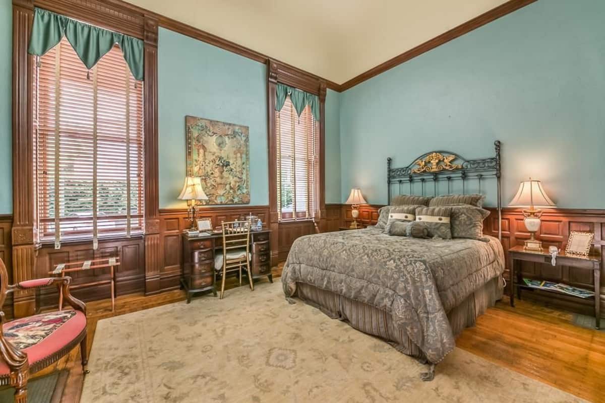 Standard Room, 1 Queen Bed | Blackout drapes, WiFi (free), bed sheets