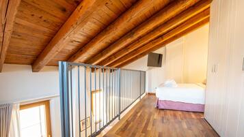 1 habitación, tabla de planchar con plancha, wifi y ropa de cama