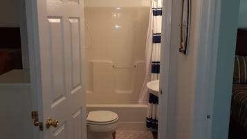 Combined shower/bathtub, towels, toilet paper