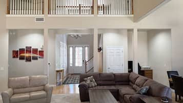 Smart TV, chimenea, reproductor de DVD y futbolito