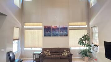 Smart TV, fireplace, DVD player, table football