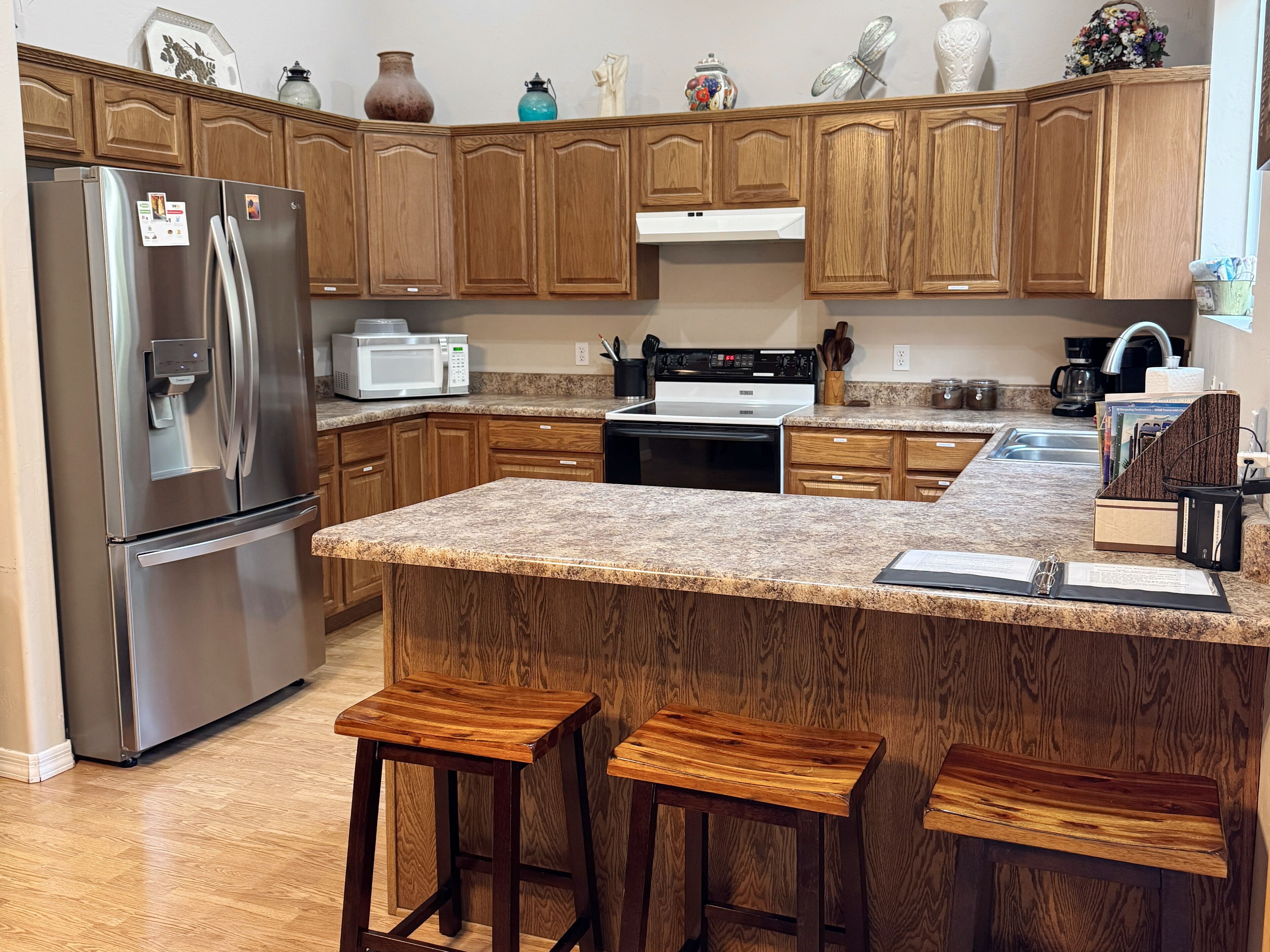 Refrigerador, microondas, horno y parrilla de estufa 