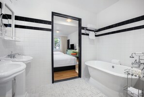 Suite | Bathroom | Designer toiletries, hair dryer, slippers, towels - Axelbeach Miami-adults Only (Miami Beach)