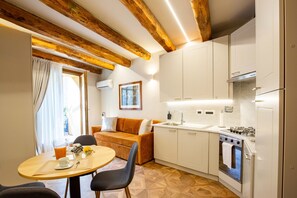 Micro-ondes, four, plaque de cuisson, lave-vaisselle
