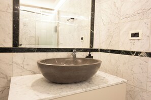 Hårtørrer, håndklæder