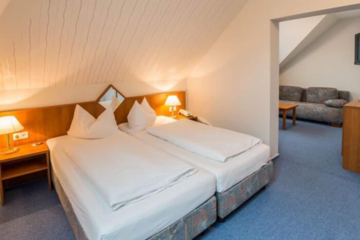 Junior Suite | Desk, free WiFi, bed sheets