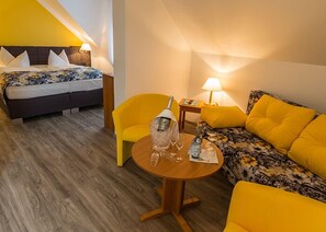 Suite | Living area | LED TV - Hotel Zum Starenkasten GmbH (Braunschweig)