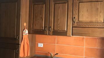 Réfrigérateur, plaque de cuisson, cafetiÚre/bouilloire