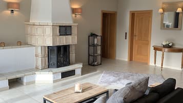 Comfort Apartment, 2 Bedrooms, Non Smoking, Garden View | Living area