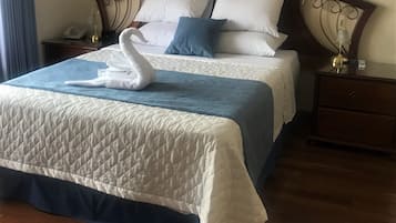 Caja de seguridad en la habitación, escritorio y cortinas blackout