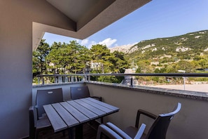 Outdoor dining - Holiday apartment mit Klimaanlage und Balkon (Baška)