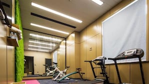 A gym with exercise equipment, a mirror, and a large window. - Atour Hotel People's Square Xiaoshan Hangzhou (Hangzhou)