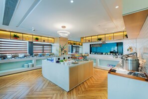 Bữa sáng buffet hàng ngày (48 CNY/mỗi người) 