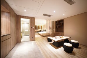 羽絨被、書桌、免費 Wi-Fi