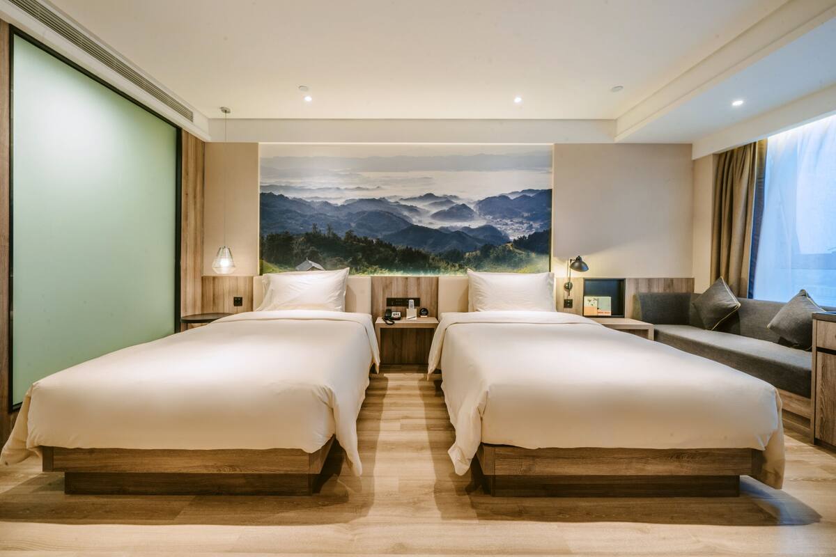Superior Twin Room | Down comforters, desk, WiFi (free)