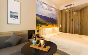 Habitación familiar | Cortinas opacas, sistema de insonorización, wifi gratis y ropa de cama