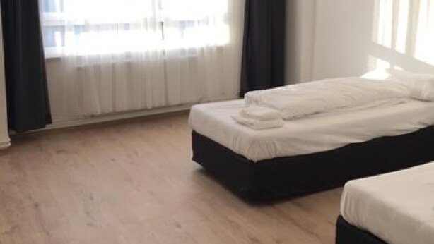 Double Room (Budget) | Iron/ironing board (on request), rollaway beds (surcharge), WiFi (free) - Pension Dreilinden (Hannover)