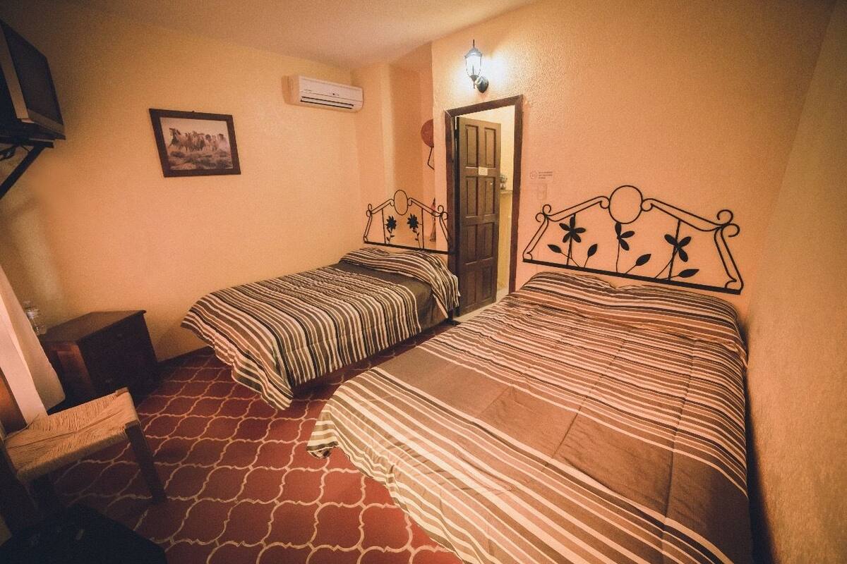 Iron/ironing board, bed sheets