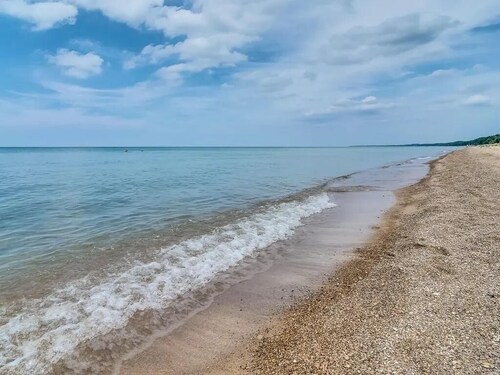 Private Beach Access, Fire Pit & Near New Buffalo | Weekend Lost in Time