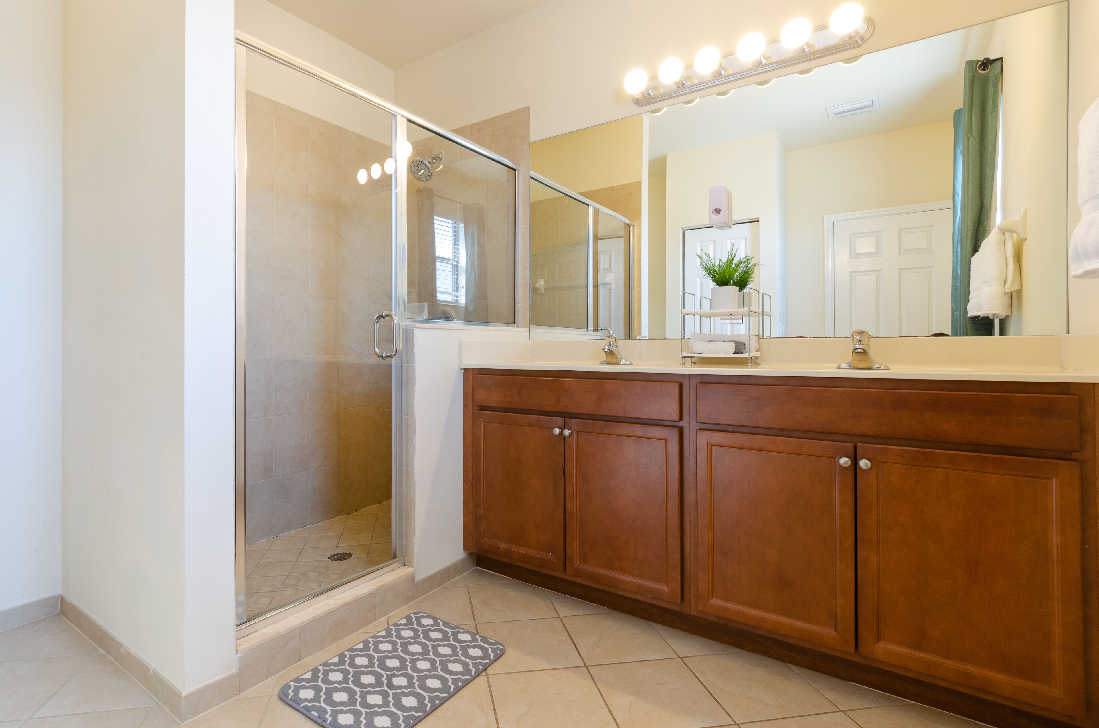 Maison en rangée, 3 chambres (3 Bathrooms - 23910) | Salle de bain | Ensemble baignoire-douche, serviettes fournies, savon