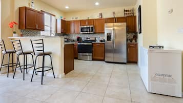 Casa de ciudad, 3 habitaciones (3 Bathrooms - 23910) | Cocina privada | Refrigerador, microondas, horno y parrilla de estufa