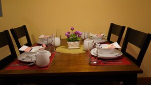 Zimmer (Secluded Suite Getaway Closest to NYC) | Essbereich im Zimmer