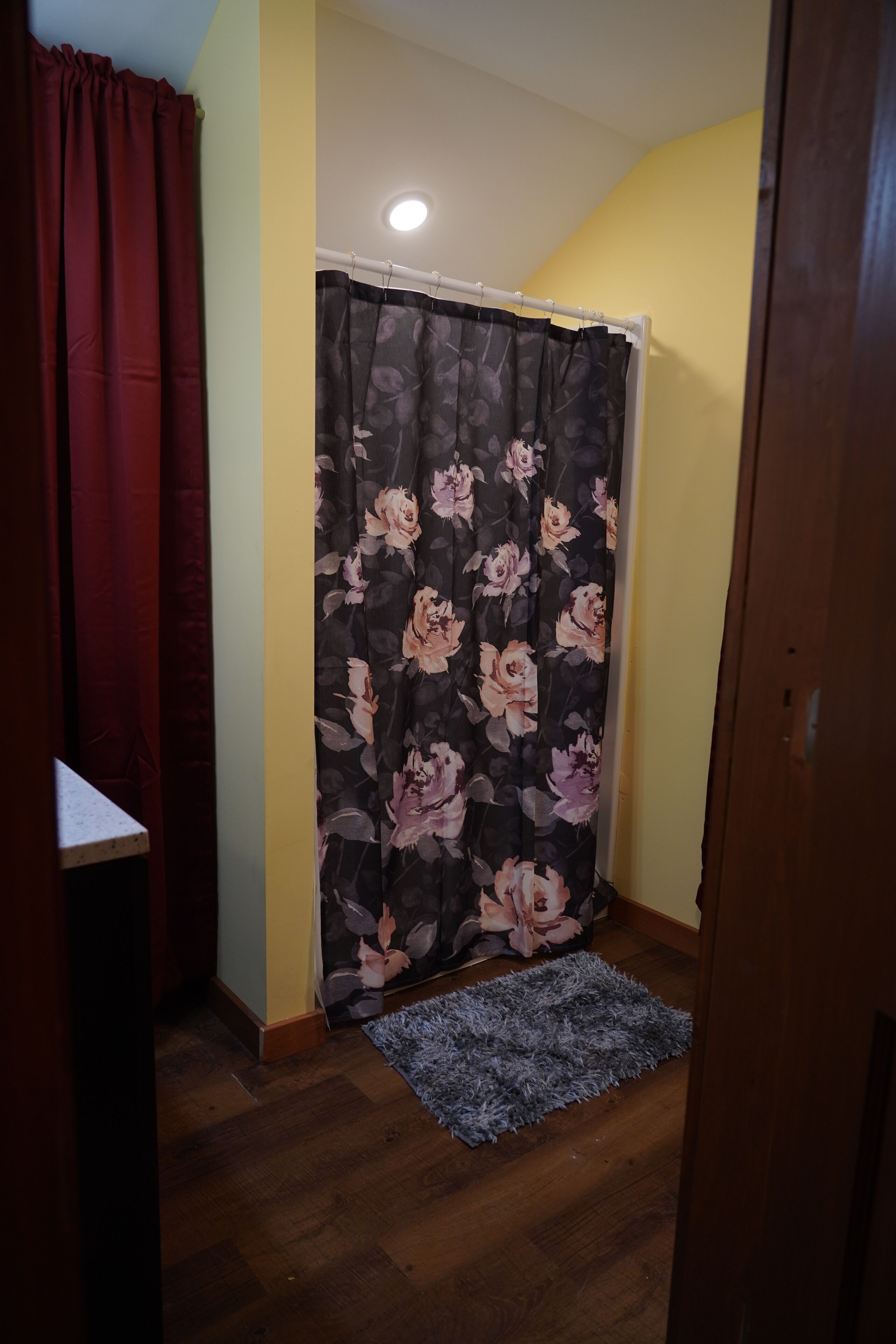 Room (Secluded Suite Getaway Closest to NYC) | Bathroom shower