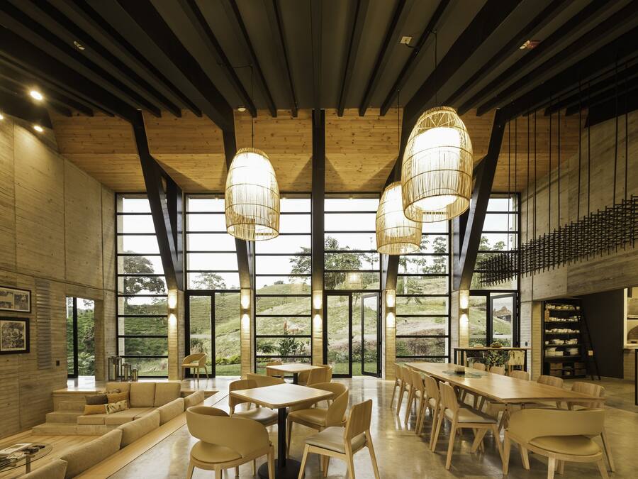 Breakfast, lunch, dinner served; local and international cuisine