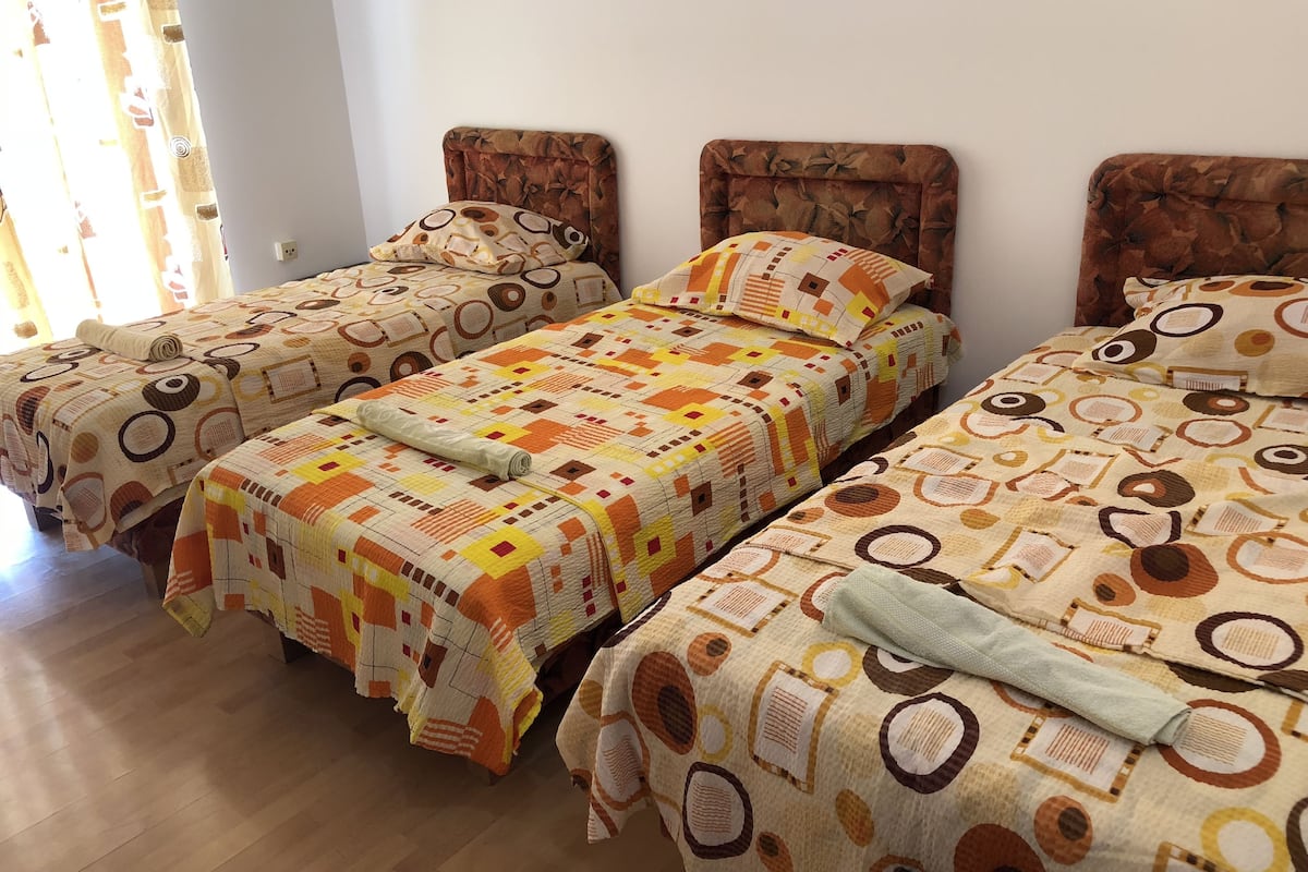 Wifi gratis y ropa de cama 