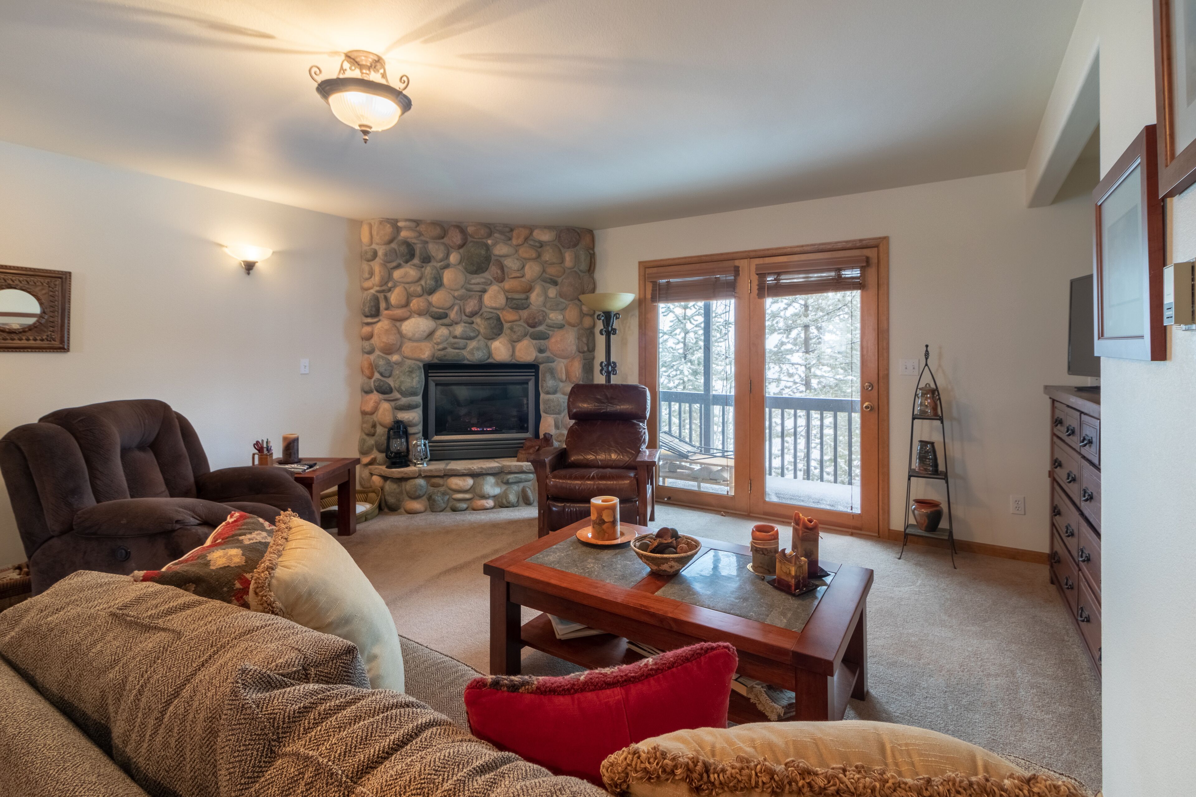 Cozy Grand Lake Condo - 30 Night Minimum Lease