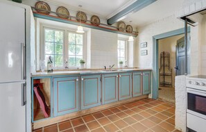 Køleskab, kogeplade, kaffe-/temaskine