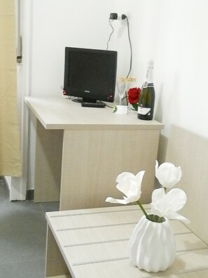 더블룸 (Afrodite) | 저자극성 침구, 책상, 무료 WiFi