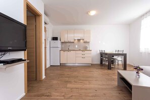 Fridge, microwave, stovetop, coffee/tea maker