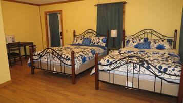 Cottage (Secluded Suite Getaway Closest to NYC) | 1 bedroom, desk, laptop workspace, blackout curtains