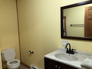 Cottage (Secluded Suite Getaway Closest to NYC) | Bathroom | Shower, hair dryer, towels