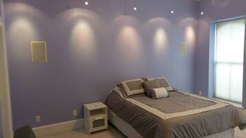 3 slaapkamers, een strijkplank/strijkijzer, wifi, beddengoed